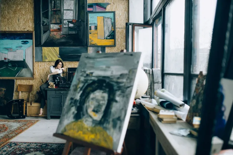 Before the Frame: What Studio Visits Teach Collectors That Gallery Walls Never Will