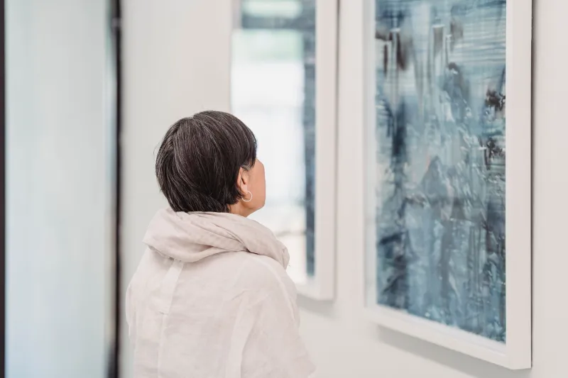 First Impressions, Lasting Meaning: Why the Collector's Instinct Often Outranks Expert Consensus