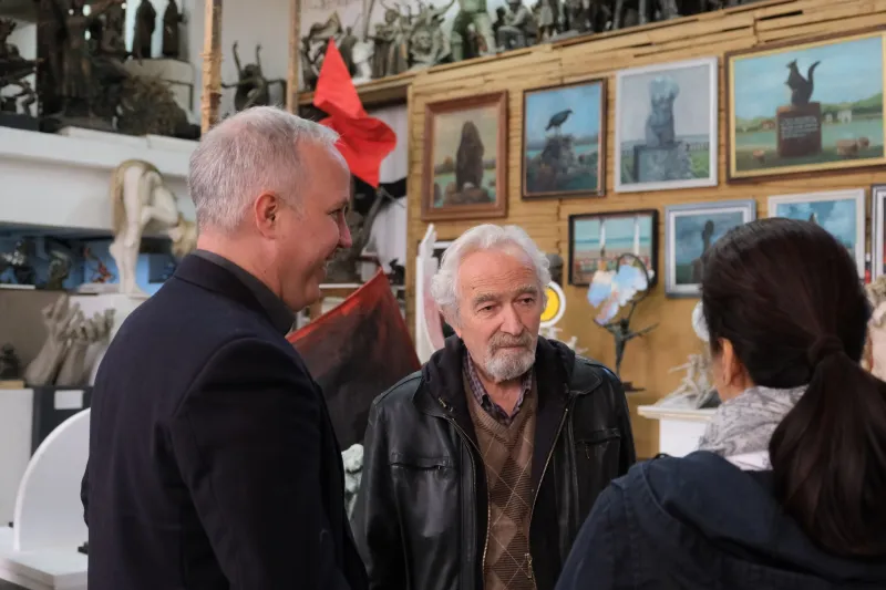 The Patron's Paradox: When Collector Voices Elevate—or Quietly Undermine—an Artist's Practice